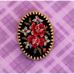 Vintage Gold Tone Oval Floral Pixel Art Brooch - V13